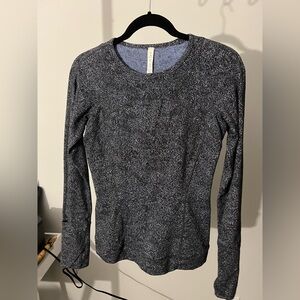 Women's Gray lulu lemon Long Sleeve Top
Zipper pocket and thumb holes like new